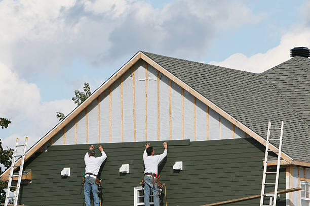 Professional Siding Installation technician working in Richmond, TX